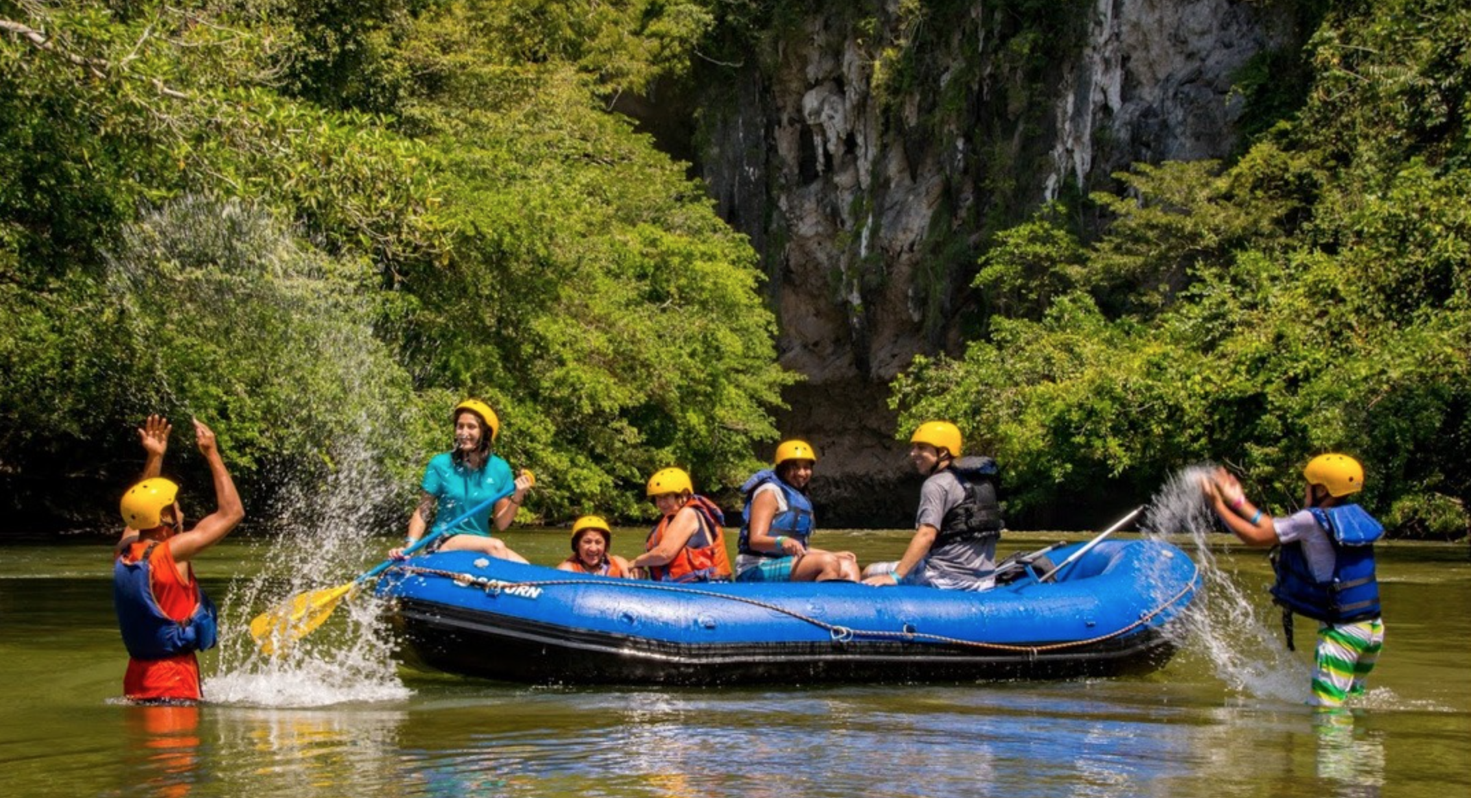 Turismo fluvial en Río Claro